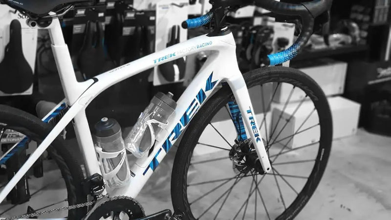 Load image into Gallery viewer, Ciclovation Advanced Bar Tape - Leather Touch (Fusion Blue) - MADOVERBIKING - Ciclovation