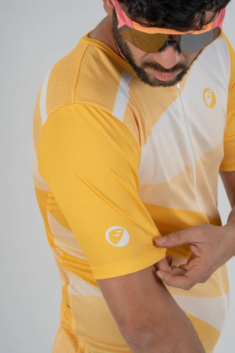 Load image into Gallery viewer, APACE RELAX FIT CYCLING JERSEY | BRILLIANT | UNISEX

