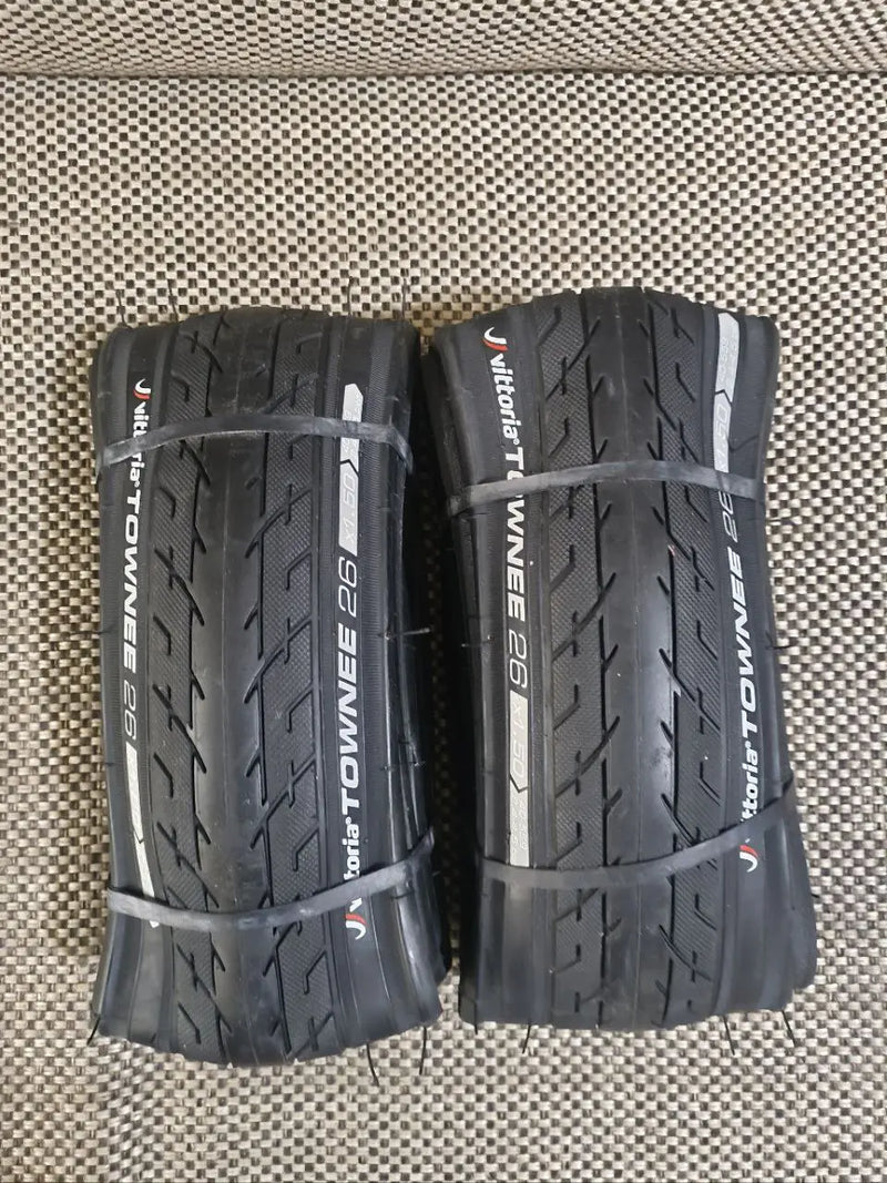 Load image into Gallery viewer, VITTORIA TOWNEE FOLDING SEMI SLICK CITY MTB TIRE - MADOVERBIKING
